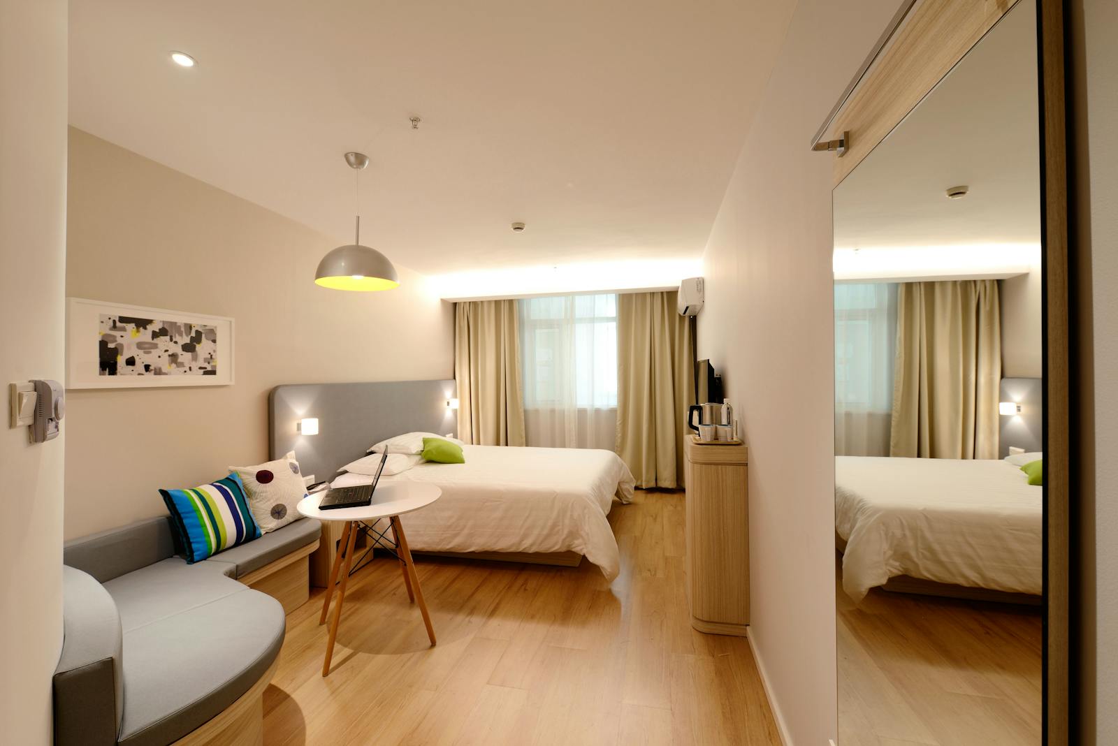 Junior suite lounge